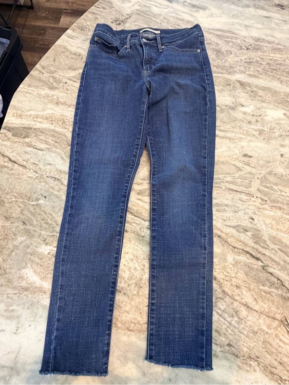 Levi’s W27 L30 Dark Wash Raw Hem Straight Skinny Jeans Women’s Stretch Denim